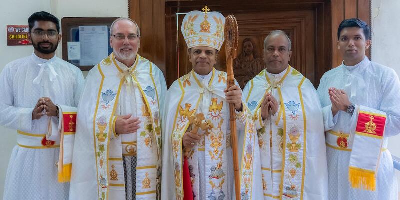  v.l.n.r.: Libin Xavouir, P. Lorenz Voith, Bischof Mar Jose Pulickal, Generalvikar Sebastian Kollamkunnel, Christo Prince
