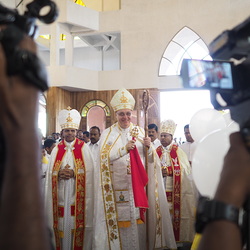 Feierlicher Einzug in die neue Kirche