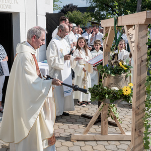 Generalvikar Michael Wüger weihte die neue Glocke in Neudorf bei Landsee.