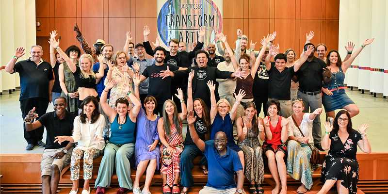 Kurz vor der Eröffnung der TRANSFORM-ARTE 2019: Ein Gruppenfoto (fast) aller KünstlerInnen. Die Vorfreude auf die TRANSFORM-ARTE dieses Jahr, 3.-5. September ist mindestens ebenso groß.