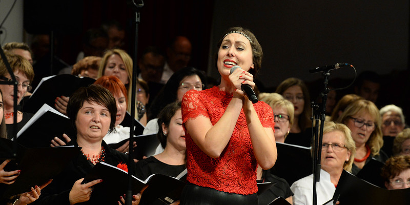 Stimmgewaltige BurgenlandkroatInnen aus drei Ländern singen für ein Europa starker Identitäten