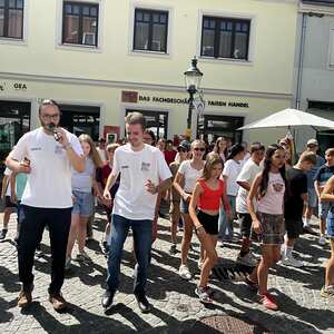 Voller Einsatz beim Tanz gegen Kinderarbeit!