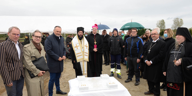 Wilhelm Pfeiffer (Direktor der BS Pinkafeld), Dominik Orieschnig (Diözesansprecher), LH Doskozil, Metropolit Arsenios, Bischof Zsifkovics, Superintendent Manfred Koch, Klosterabt Paisios Jung