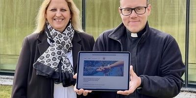 Brigitte Aminger und Thomas Ackermann freuen sich über das neue Angebot zum Wiedereintritt in der Diözese Eisenstadt.