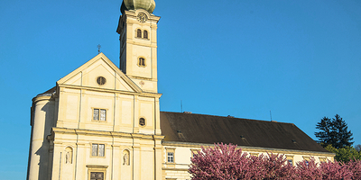 Im September lädt Bischof Zsifkovics alle Pfarrgemeinderätinnen und -räte zu einer Wallfahrt ein. Am 3. September ist die Pfarrkirche Lockenhaus (im Bild) das Ziel, am 10. September und 2. Oktober die Bergkirche Eisenstadt, am 17. September die Basil