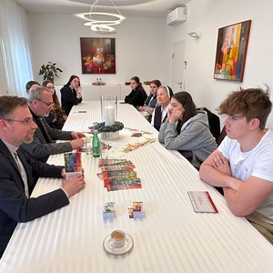 Im Gespräch mit Bischofskivar Voith und Pfarrer Jahns