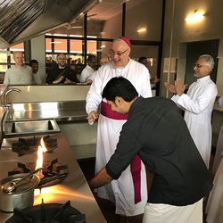 Feuertaufe für den Herd der neuen Fakultätsküche 