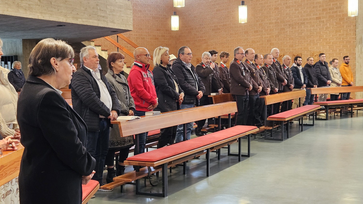 Nationalfeiertag 2024 / Nadja Hutter Die Messbesucher, Gemeindevertretung und Gäste