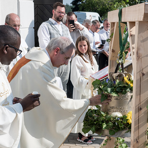 Generalvikar Michael Wüger weihte die neue Glocke in Neudorf bei Landsee.