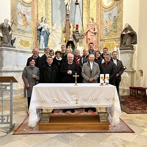 Pfarrgemeinderäte aus Draßburg und Baumgarten mit Pfarrmoderator Stefan Jahns, Diakon Georg Vukovits, Pfarrmoderator Johann Karall; Bürgermeister Kurt Fischer und Generalvikar Michael Wüger.