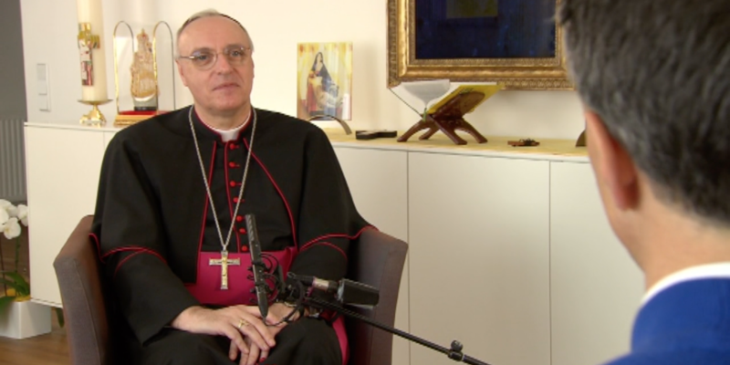 Diözesanbischof Zsifkovics reflektiert im ORF-Osterinterview die Herausforderungen durch die Corona-Pandemie und zeigt die Bedeutung von Einheit, Solidarität und Hoffnung auf.