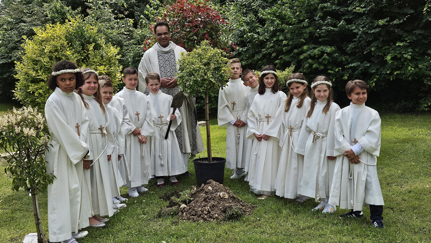 Erstkommunionfeier 2024 / Nadja Hutter Baumpflanzung