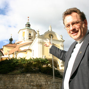 Vor der Bergkirche in Eisenstadt, 2007
