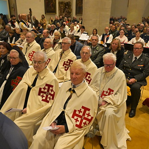 Zahlreiche Besucher:innen im Martinsdom.