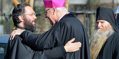 Das erste orthodoxe Kloster Österreichs kommt doch nach St. Andrä am Zicksee: 'Das ist ein guter Tag für die Ökumene, ein guter Tag für St. Andrä', sind der orthodoxe Metropolit Arsenios Kardamakis und Diözesanbischof Ägidius J. Zsifkovics überzeugt.