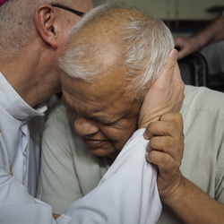 Kaum hörbar sagt Father Abraham zum Abschied: „Ich habe mich sehr gefreut.“