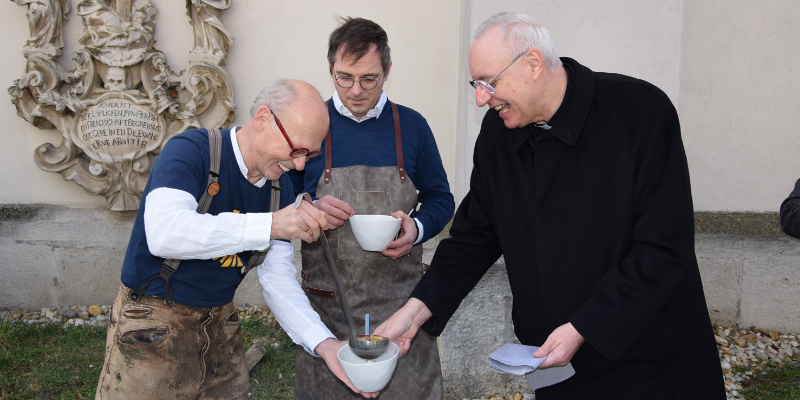 Große Kooperation: Das Hilfswerk Fastenaktion und die Katholische Frauenbewegung der Diözese Eisenstadt haben dieses Jahr, mit Gault Millau Koch des Jahres Max Stiegl, Hannes Gutmann der Firma Sonnentor und Bischof Ägidius J. Zsifkovics starke Partne