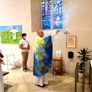 Bischof Zsifkovics weiht die von Thomas Németh geschaffene Ikone des seligen Laudislaus Batthyány-Strattmann.