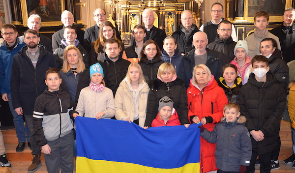 Die österreichischen Bischöfe am 14. März beim Treffen und Gebet mit Flüchtlingen aus der Ukraine / Kathpress/Paul Wuthe