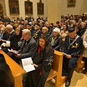 Zahlreiche Besucher:innen im Martinsdom.
