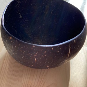 …ein Urlaubsmitbringsel meines Sohnes  …zugleich ein Geschenk der Natur  …nicht perfekt rund, ABER bereit zum Aufnehmen  … ob perfekt oder nicht – Die Fülle des Lebens kann überall ihren Platz finden! 