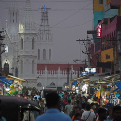 Vailankanni, „Lourdes des Ostens“, bei Einbruch der Nacht