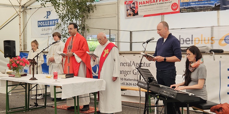 Pfingsten / Nadja Hutter Gottesdienst im Zelt