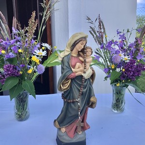 Maiandacht im Pfarrgarten