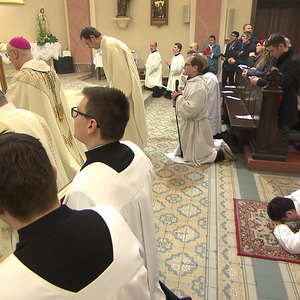 In Gegenwart von Familie, Freunden und Wegbegleitern sagt P. Matthias Gabriel bewusst Ja zu einem völlig neuen Leben