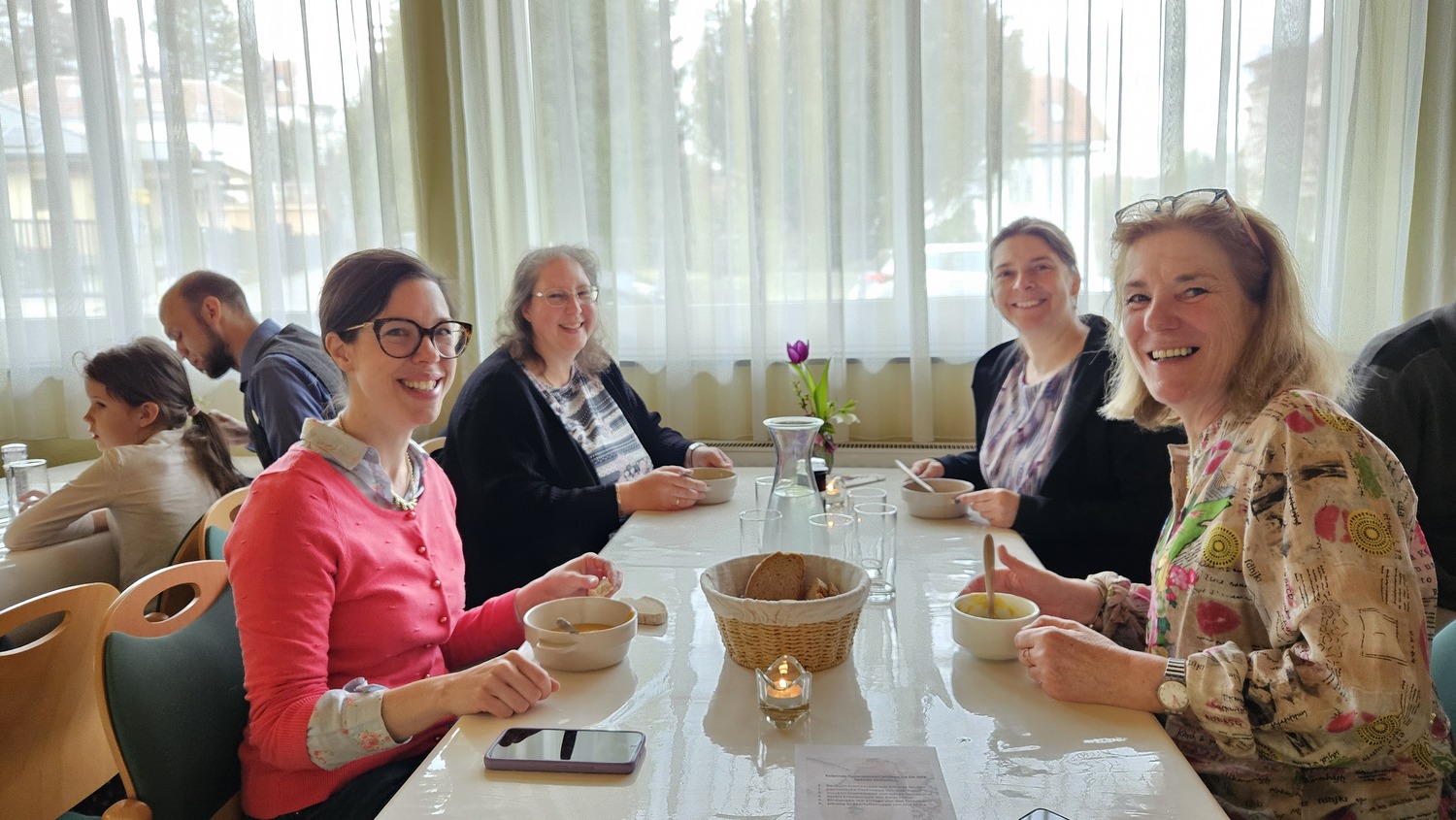 Fastensuppenessen / Nadja Hutter v.l. Kathi Graner und die Pfarrgemeinderätinnen Elisabeth Hanner, Nadja Hutter und Gerda Schrammel