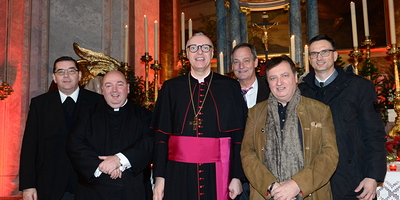 Propsteipfarrer Wilhelm Ringhofer, Pfarrer Franz Brei, Diözesanbischof Ägidius J. Zsifkovics, Produzent Walter Wessely, Karl Kanitsch und Daniel Wabitsch bei dem Benefizkonzert in der Eisenstädter Bergkirche