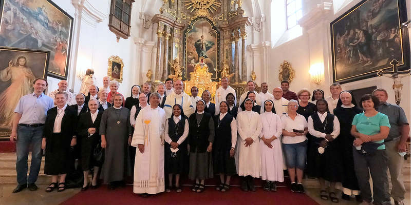 Knapp 50 Ordensfrauen und -männer nahmen an der Sommerwallfahrt von Eisenstadt nach Maria Loretto teil.