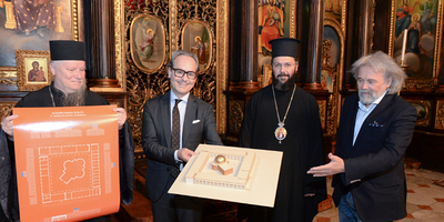 Freudige Gesichter auf der Pressekonferenz zum orthodoxen Kloster in St. Andrä am Zicksee, dessen Grundstein am Samstag, 26. September gelegt wird. Von links: Paisios Jung (Abt), Dominik Orieschnig (Sprecher der Diözese), Arsenios Kardamakis (griech.