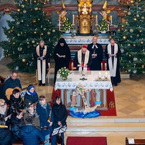 Blick in den Altarraum