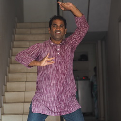 Pater Jeyaseelan, ein Mitglied des Salesianerkonvents, tanzt die Auferstehung Christi in der Tradition des sogenannten Kathakali