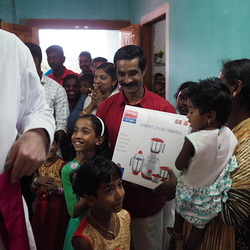 Das neue Küchengerät wird in dieser Familie vielen zugute kommen