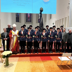 Die Fahnenschwinger durften 2015 bei einer Privataudienz in Rom Papst Franziskus das traditionelle Fahnenschwingen präsentieren.