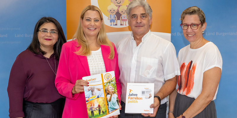 vlnr.: Leylya Strobl (Koordination Omadienst), Landesrätin Daniela Winkler, Alfred Handschuh (Vorsitzender Kath. Familienverband), Sabine Neuberger (GF Kath. Familienverband)