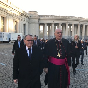 Jetzt wird‘s ernst: Auf dem Weg zur Audienzhalle