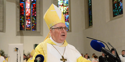 Altbischof Paul Iby stand dem Gottesdienst zum St. Martinsfest vor und wurde zugleich zu seinem diamantenen Priesterjubiläum geehrt 