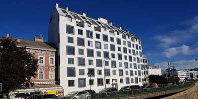 Blick aus Richtung der U-Bahnstation Längenfeldgasse (U4/U6) auf den Neubau, der sich am Grundstück des ehemaligen katholischen Arbeiterwohnheimes befindet. 