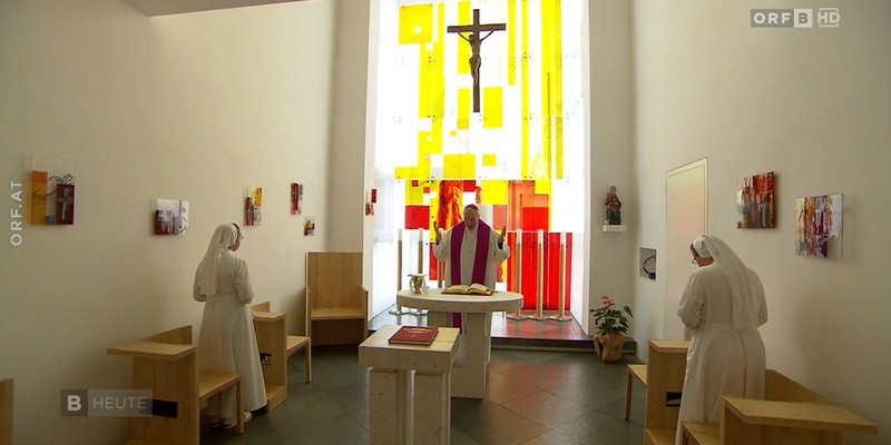 Gottesdienste von Angesicht zu Angesicht werden momentan nur im kleinsten Rahmen, wie etwa im Bischofshof, und stets unter Einhaltung des notwendigen Sicherheitsabstandes gefeiert.