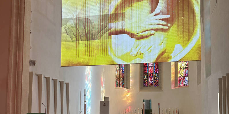 Das digitale Fastentuch kann ab Aschermittwoch (22. Februar) bis Karfreitag (7. April) täglich von 7 Uhr bis nach den abendlichen Gottesdiensten besichtigt werden.