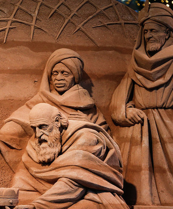 Die Heiligen Drei Könige in der Krippe aus Sand am 10. Dezember 2018 auf dem Petersplatz im Vatikan.