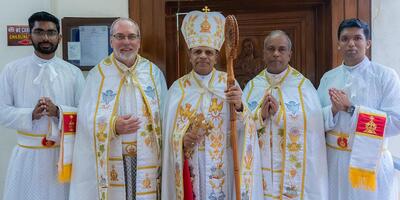  v.l.n.r.: Libin Xavouir, P. Lorenz Voith, Bischof Mar Jose Pulickal, Generalvikar Sebastian Kollamkunnel, Christo Prince